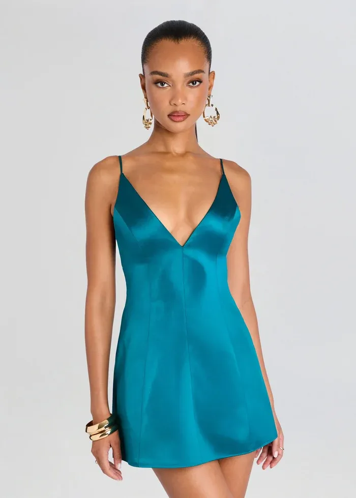 Ecommerce_Crop-26-08-04_GiavannaDress_Sarcelle__0042_ECOMM.webp